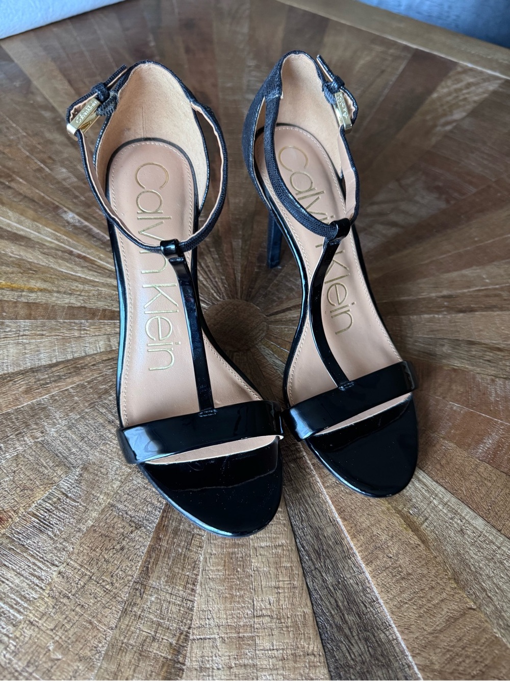 Calvin Klein Black Patent T-Strap Stiletto Sandals 7 Like New
